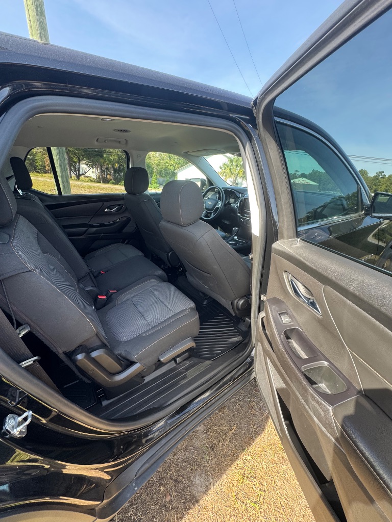 2018 Chevrolet Traverse LS - Photo 10