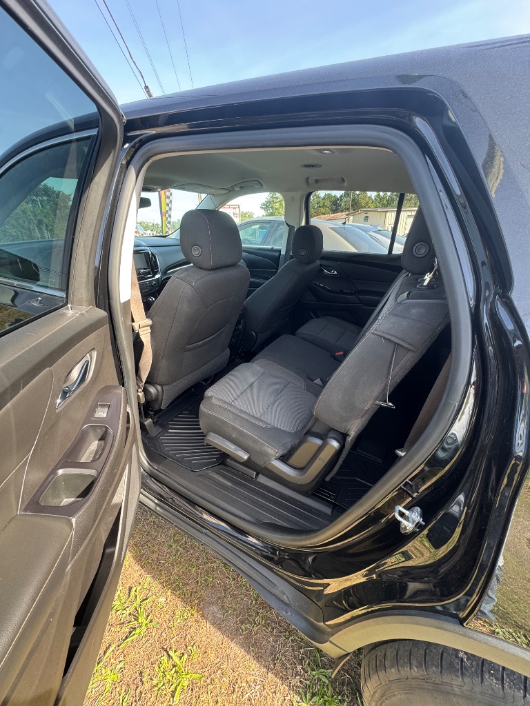 2018 Chevrolet Traverse LS - Photo 8