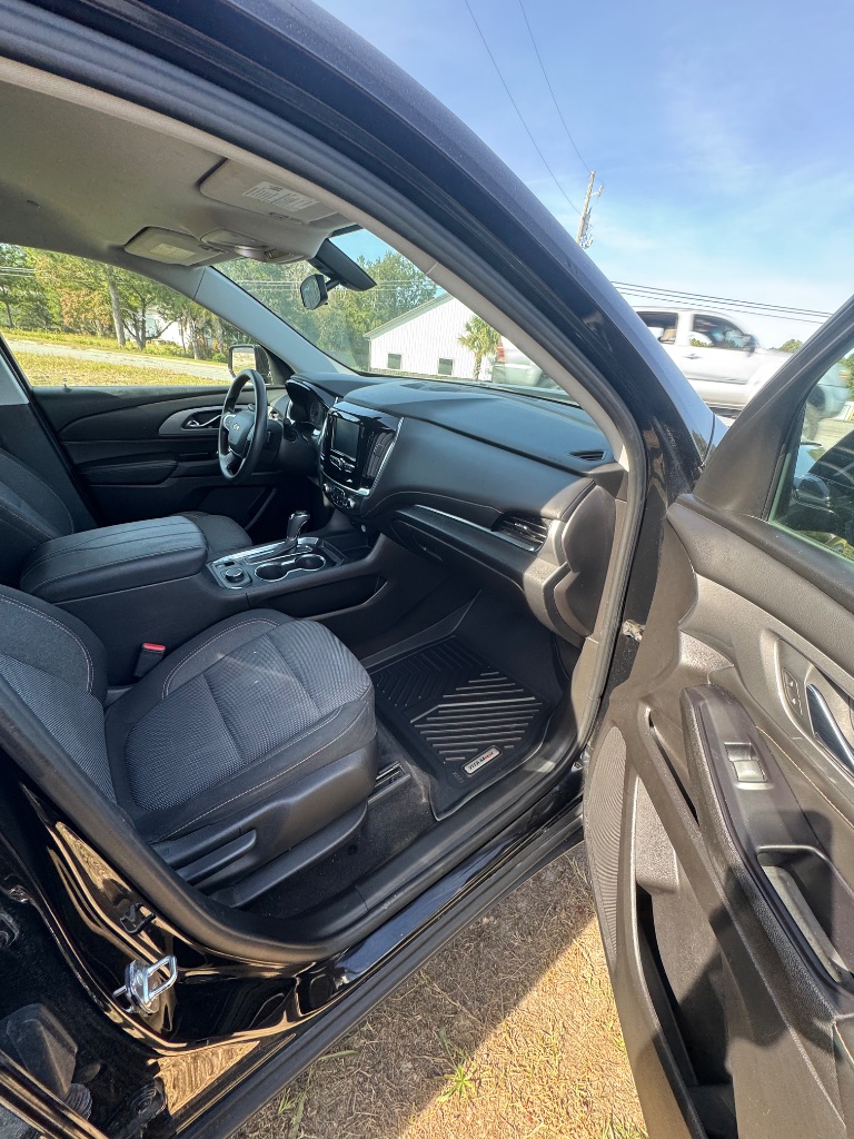 2018 Chevrolet Traverse LS - Photo 9